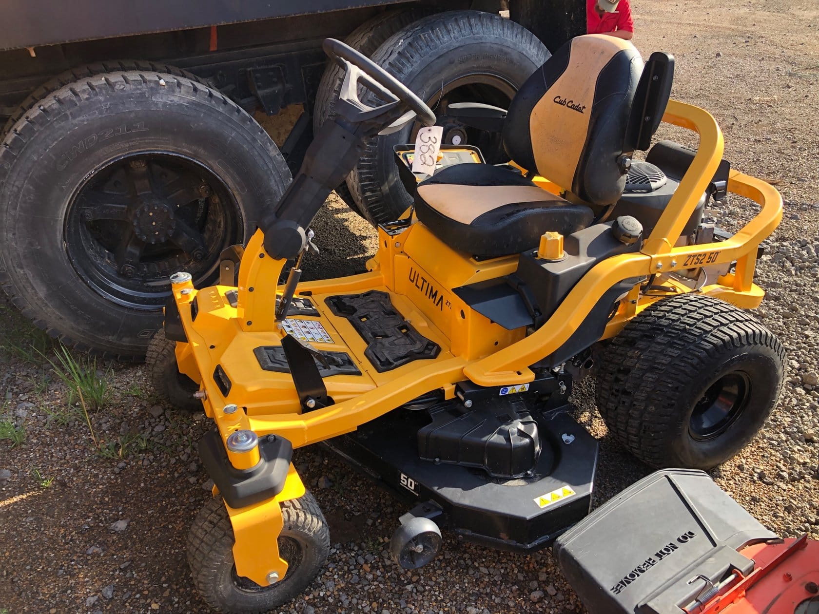Cub Cadet Ultima ZTS2 Equipment Image0