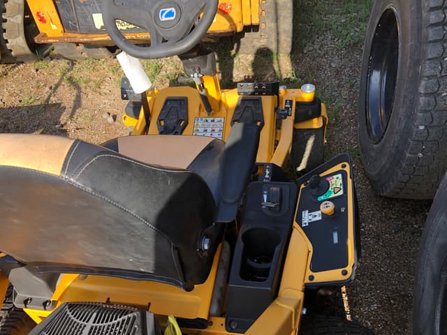 Image of Cub Cadet Ultima ZTS2 equipment image 4