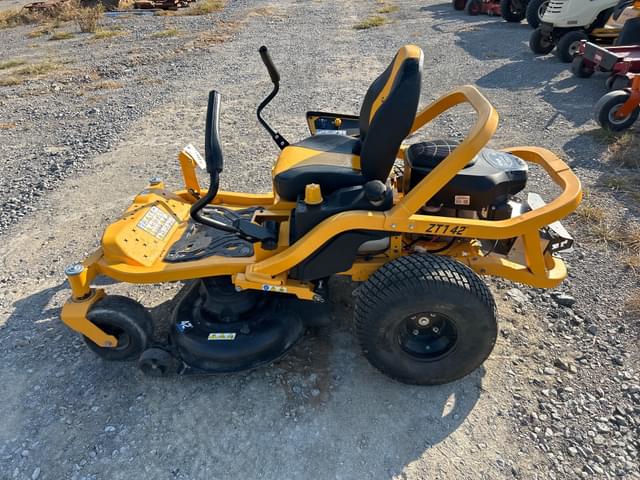 Image of Cub Cadet Ultima ZT1 equipment image 2