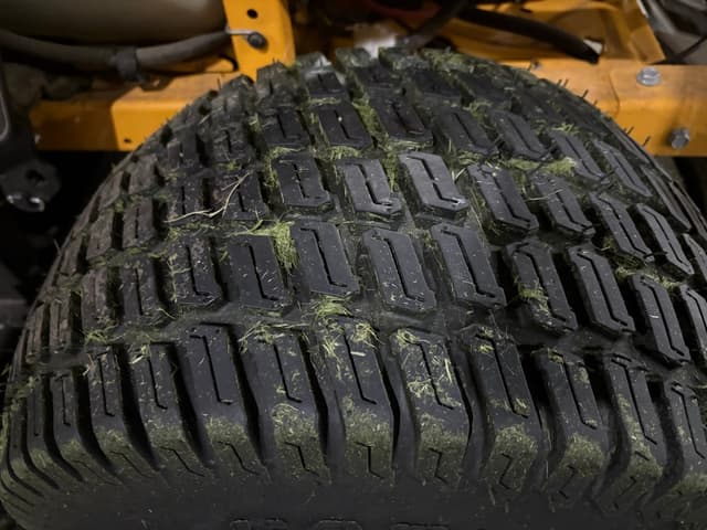 Image of Cub Cadet Ultima ZTS2 equipment image 3