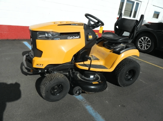 Image of Cub Cadet XT1 equipment image 2