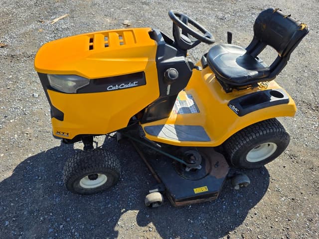 Image of Cub Cadet XT1 equipment image 2