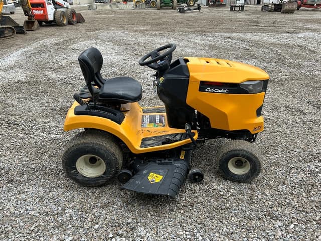 Image of Cub Cadet XT1 LT42 equipment image 4