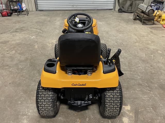 Image of Cub Cadet XT1 LT42 equipment image 4