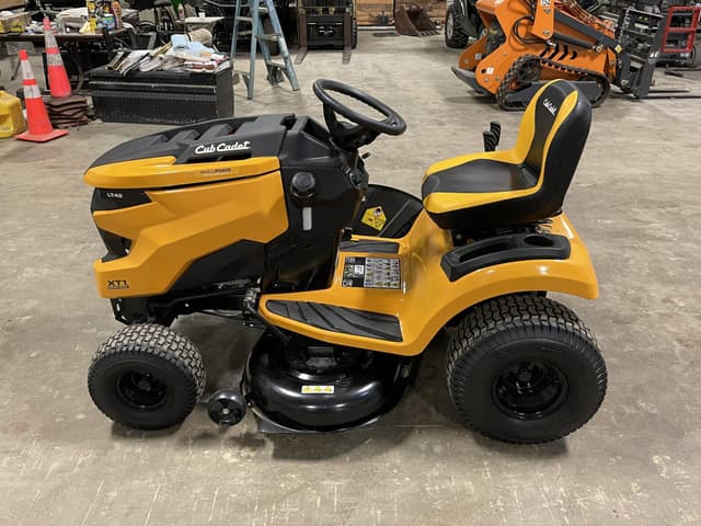 Image of Cub Cadet XT1 LT42 equipment image 2