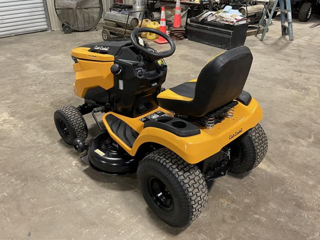 Image of Cub Cadet XT1 LT42 equipment image 3