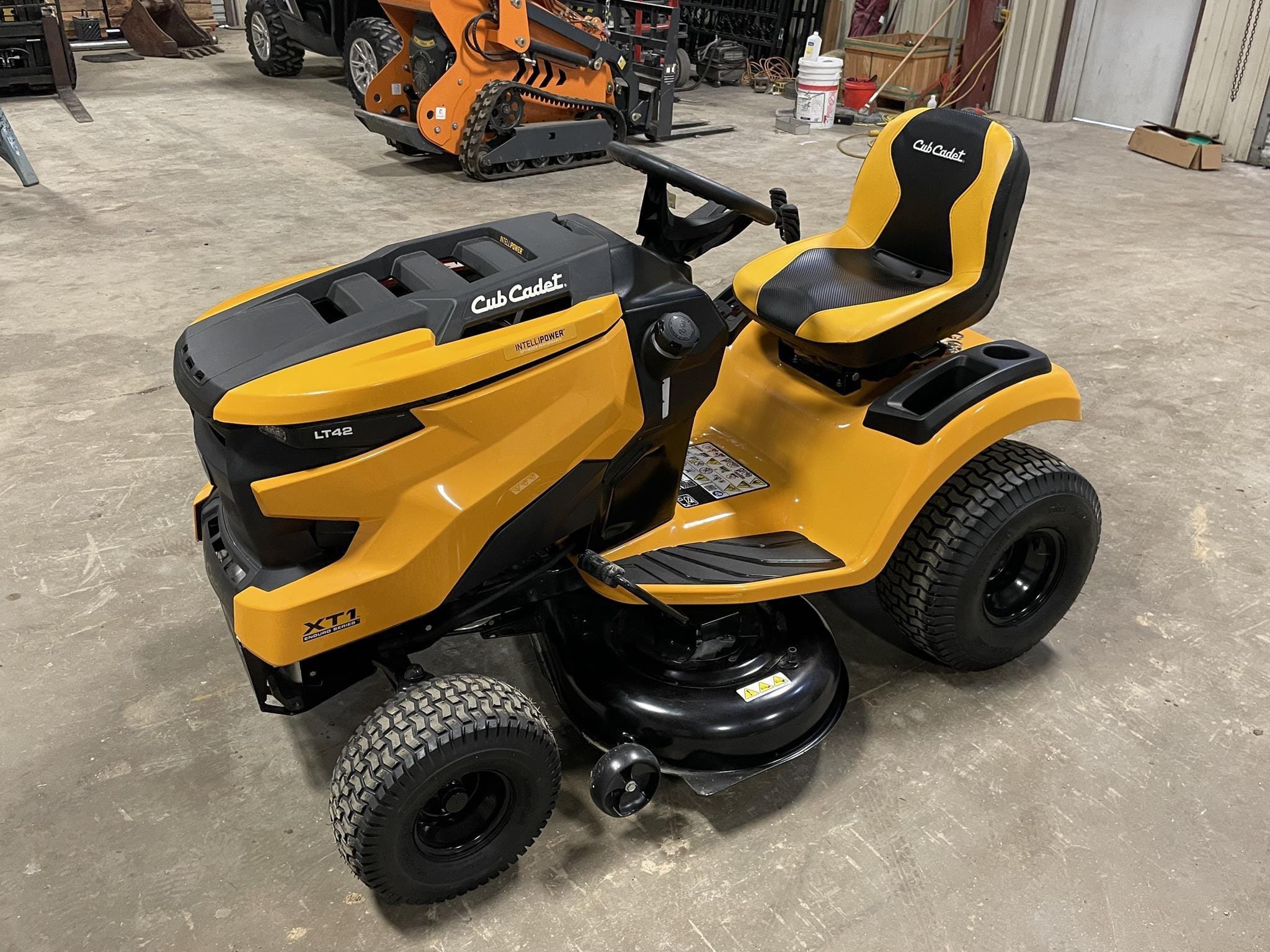 Cub Cadet XT1 LT42 Equipment Image0