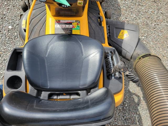 Image of Cub Cadet XT1 LT42 equipment image 4
