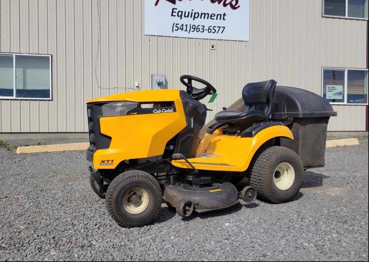 Cub Cadet XT1 LT42 Equipment Image0