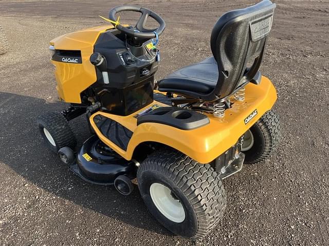 Image of Cub Cadet XT1 LT42 equipment image 3
