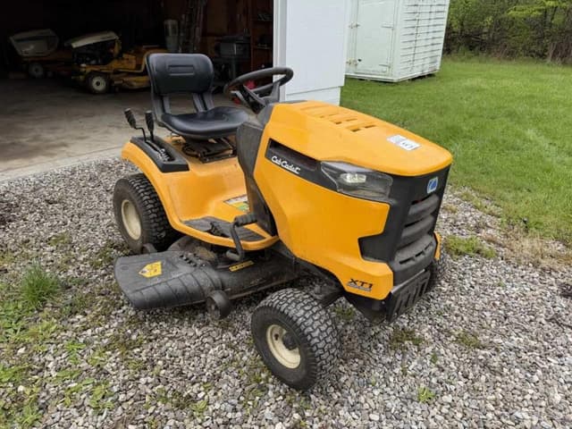 Image of Cub Cadet XT1 LT42 equipment image 1