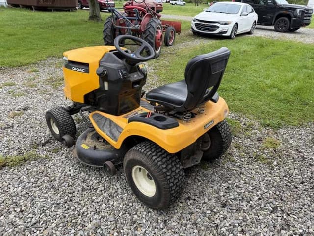 Image of Cub Cadet XT1 LT42 equipment image 4