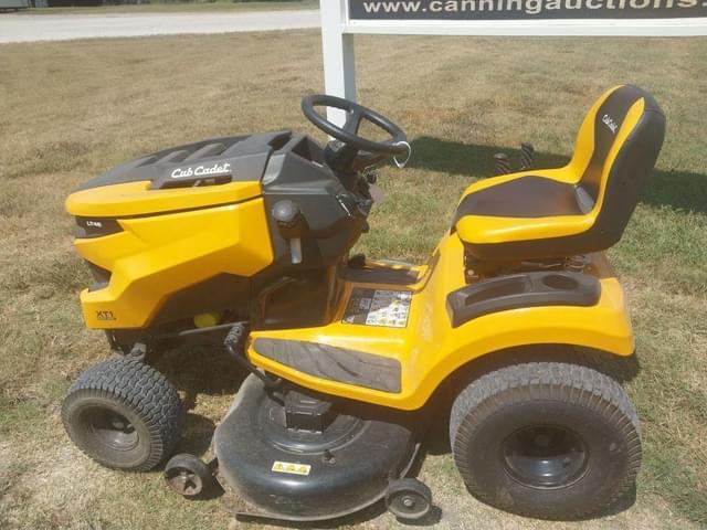 Image of Cub Cadet XT1 LT46 equipment image 4