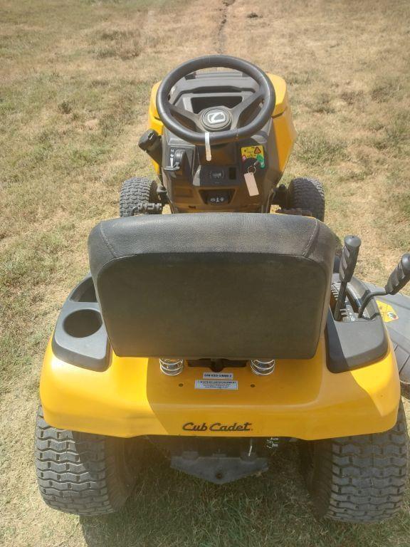 Image of Cub Cadet XT1 LT46 equipment image 3