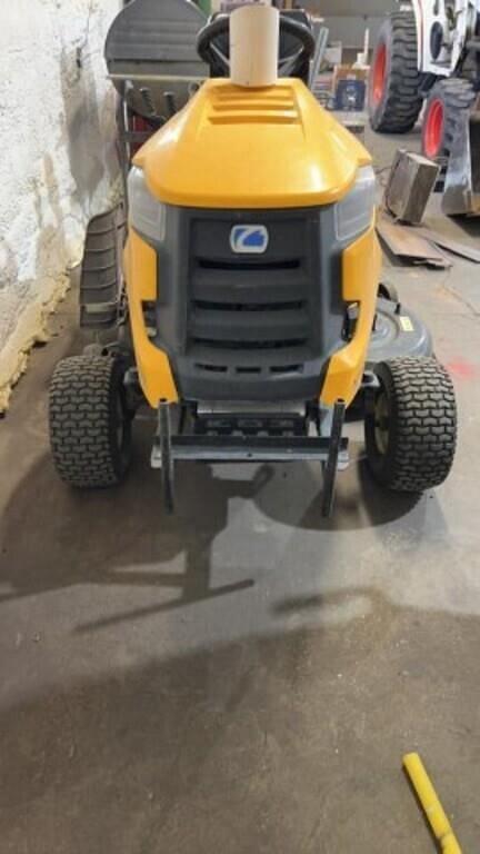 Image of Cub Cadet XT1 LT46 equipment image 2