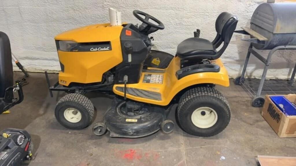 Image of Cub Cadet XT1 LT46 Primary image