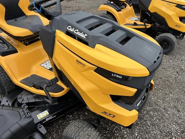 Image of Cub Cadet XT1 LT50 equipment image 4