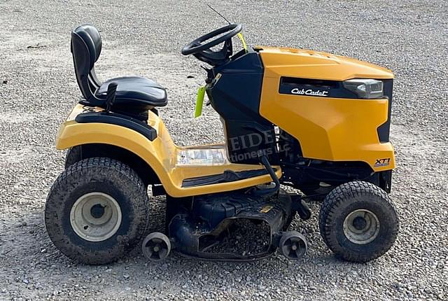 Image of Cub Cadet XT1 equipment image 2