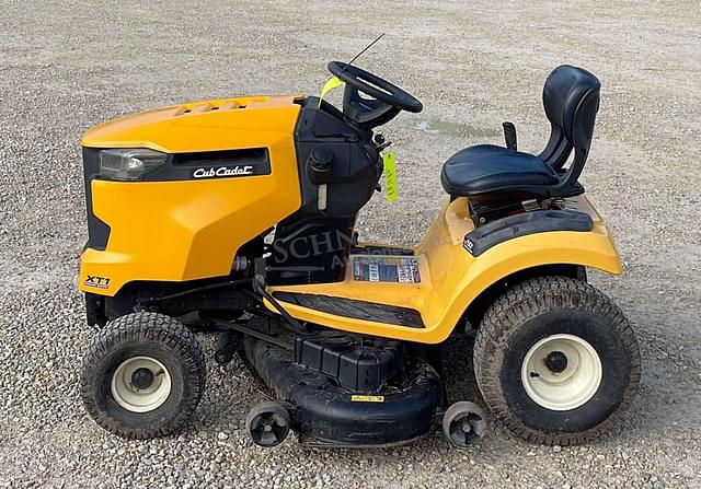 Image of Cub Cadet XT1 equipment image 3