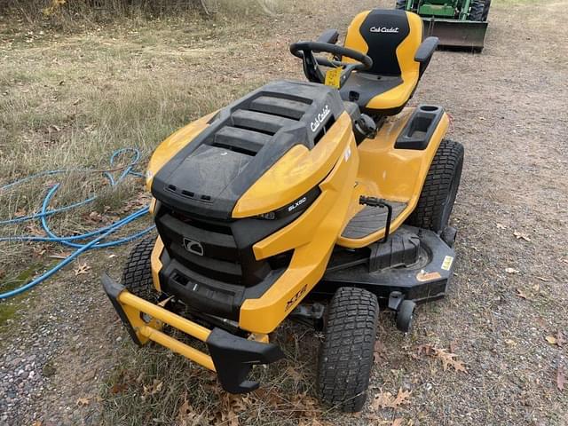 Image of Cub Cadet XT2 equipment image 2