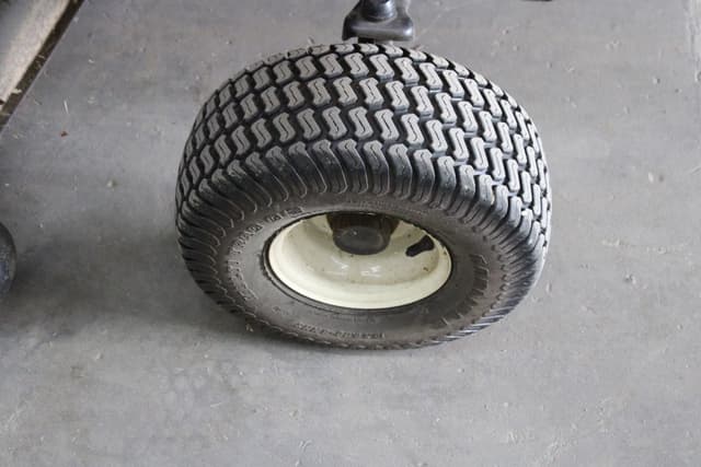 Image of Cub Cadet XT2 equipment image 4