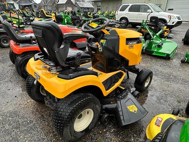 Image of Cub Cadet XT2 equipment image 2