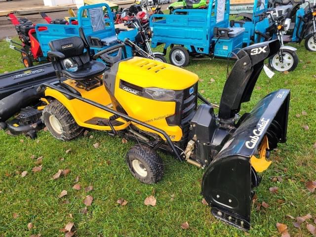 Image of Cub Cadet XT2 equipment image 4