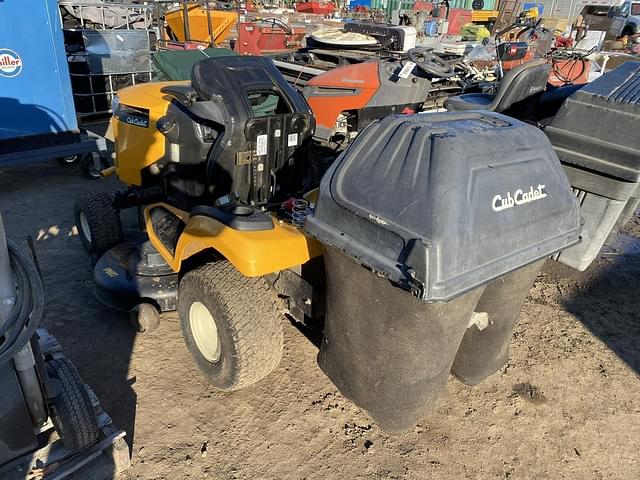 Image of Cub Cadet XT2 LX46 equipment image 2