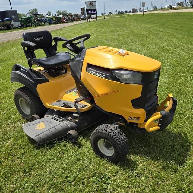 Image of Cub Cadet XT2 equipment image 3
