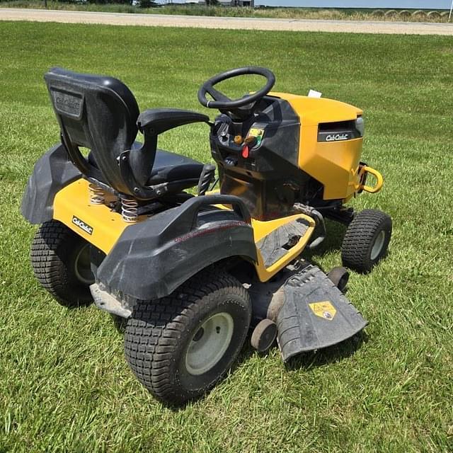 Image of Cub Cadet XT2 equipment image 2