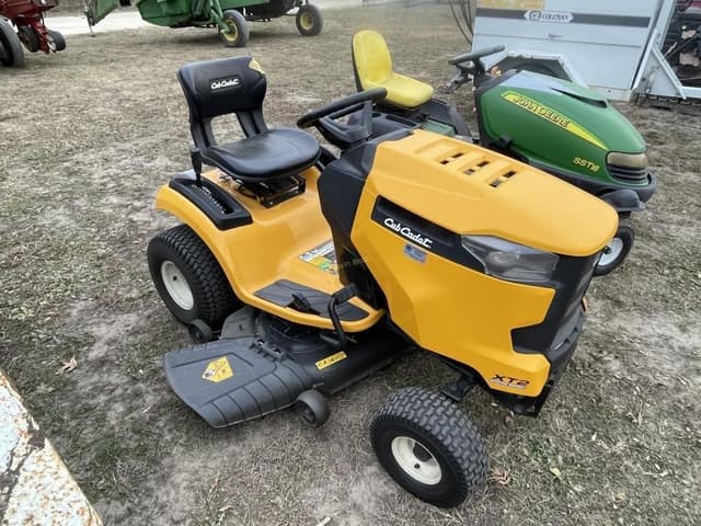 Image of Cub Cadet XT2 equipment image 2