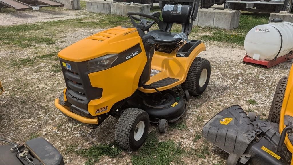 Cub Cadet XT2 Equipment Image0