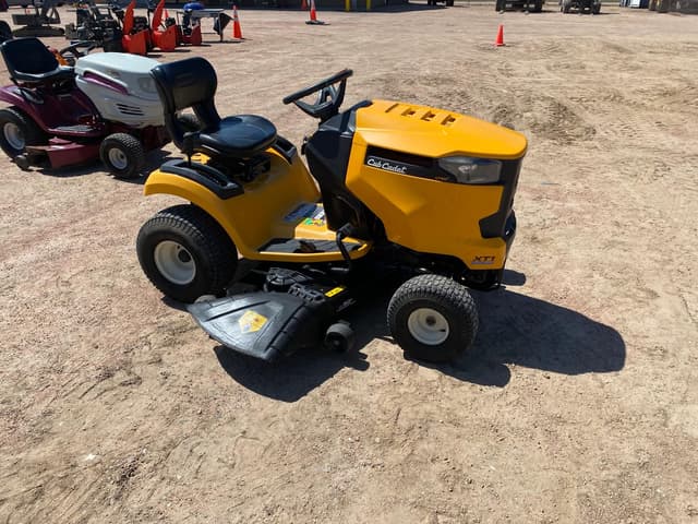 Image of Cub Cadet XT1 LT50 equipment image 3