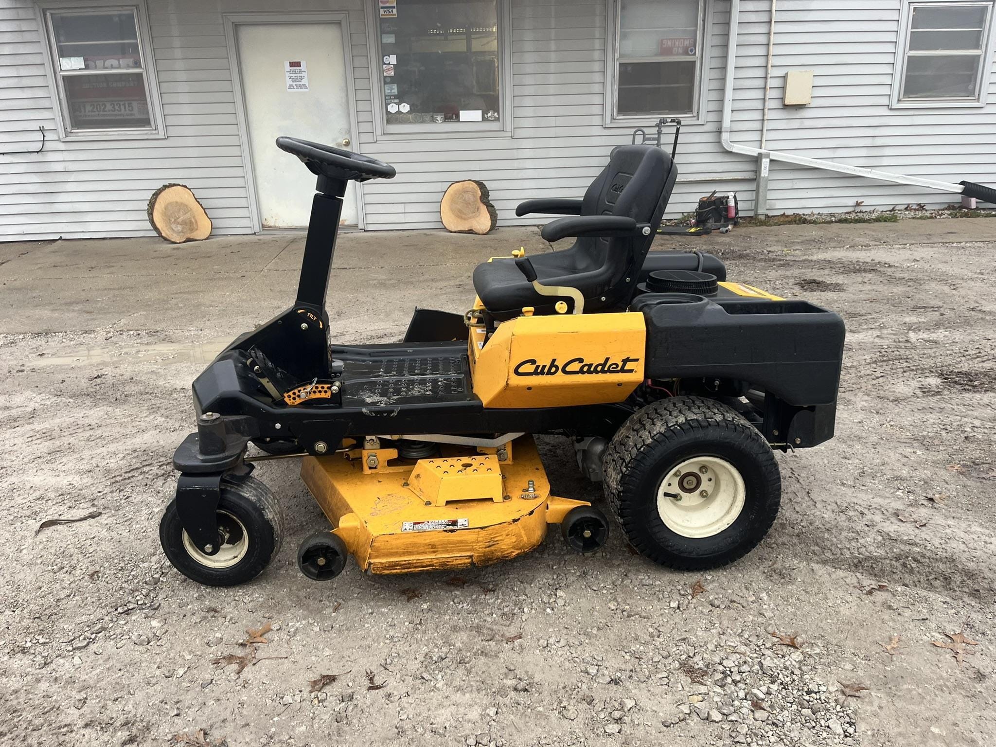 Cub Cadet Z-Force S48 Equipment Image0