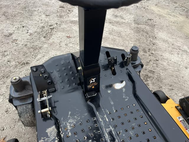 Image of Cub Cadet Z-Force S48 equipment image 4