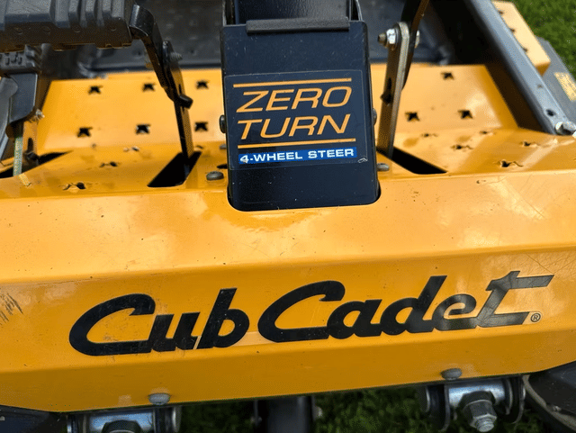 Image of Cub Cadet Z Force SZ equipment image 1
