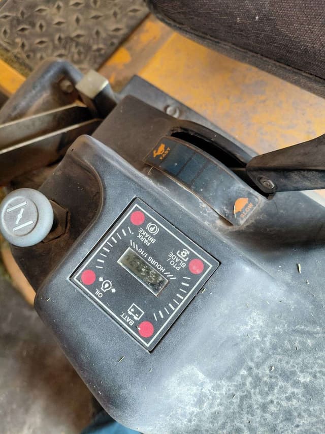 Image of Cub Cadet RZT equipment image 4