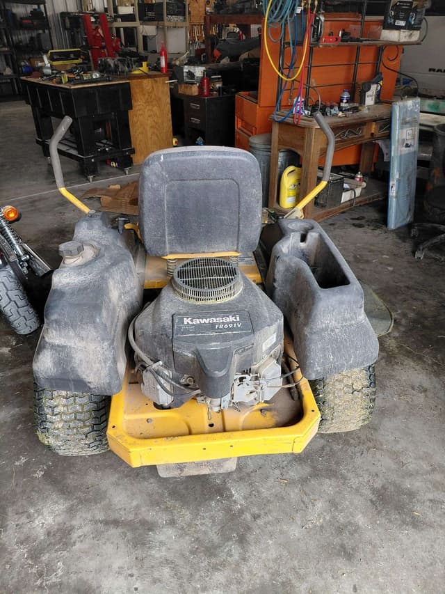Image of Cub Cadet RZT equipment image 3