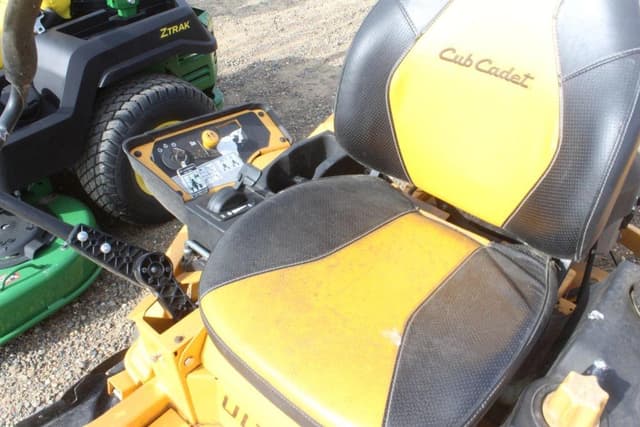 Image of Cub Cadet Ultima ZT1 equipment image 4