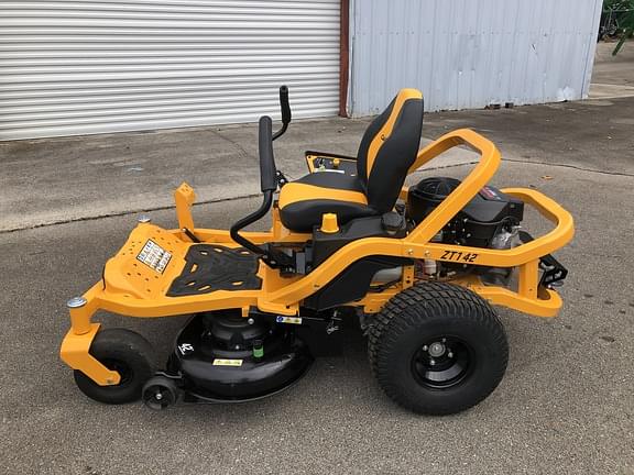 Image of Cub Cadet Ultima ZT1 equipment image 3