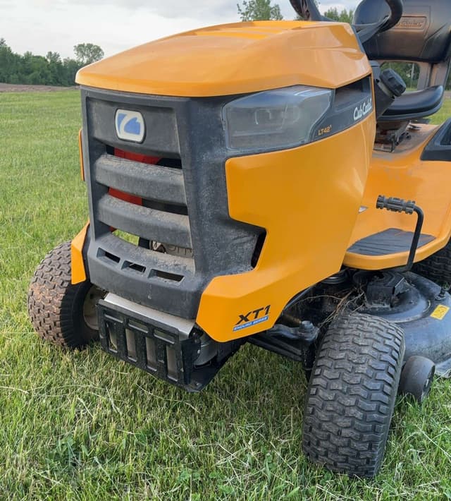 Image of Cub Cadet Ultima ZT1 equipment image 2