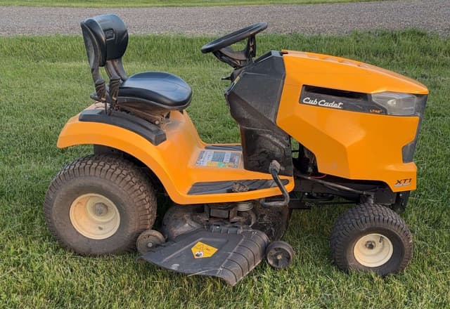 Image of Cub Cadet Ultima ZT1 equipment image 4
