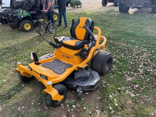Image of Cub Cadet Ultima ZT2 equipment image 1