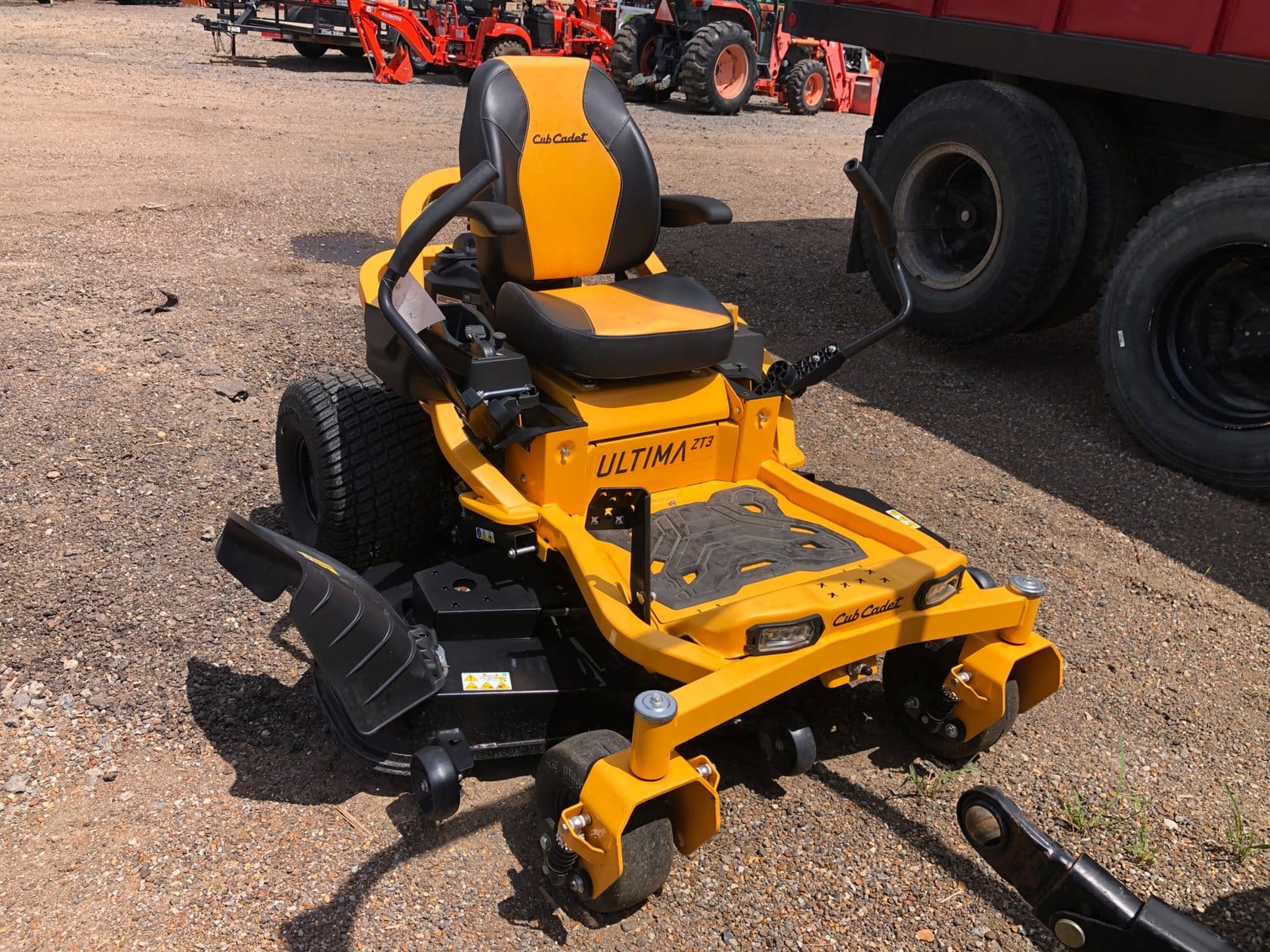 Cub Cadet Ultima ZT3 Equipment Image0