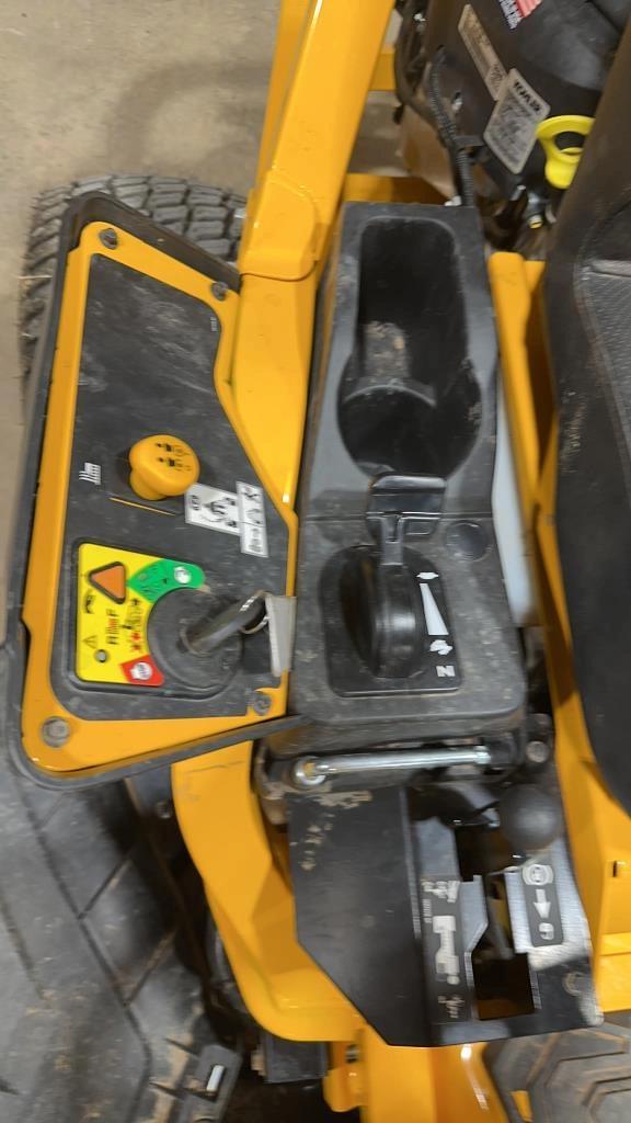 Image of Cub Cadet Ultima ZTS1 equipment image 4