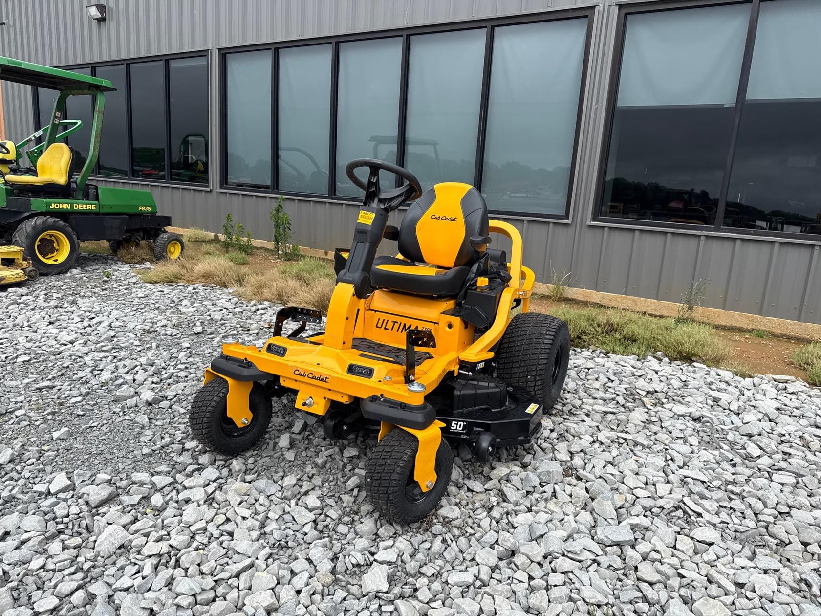 Cub Cadet Ultima ZTS2 Equipment Image0