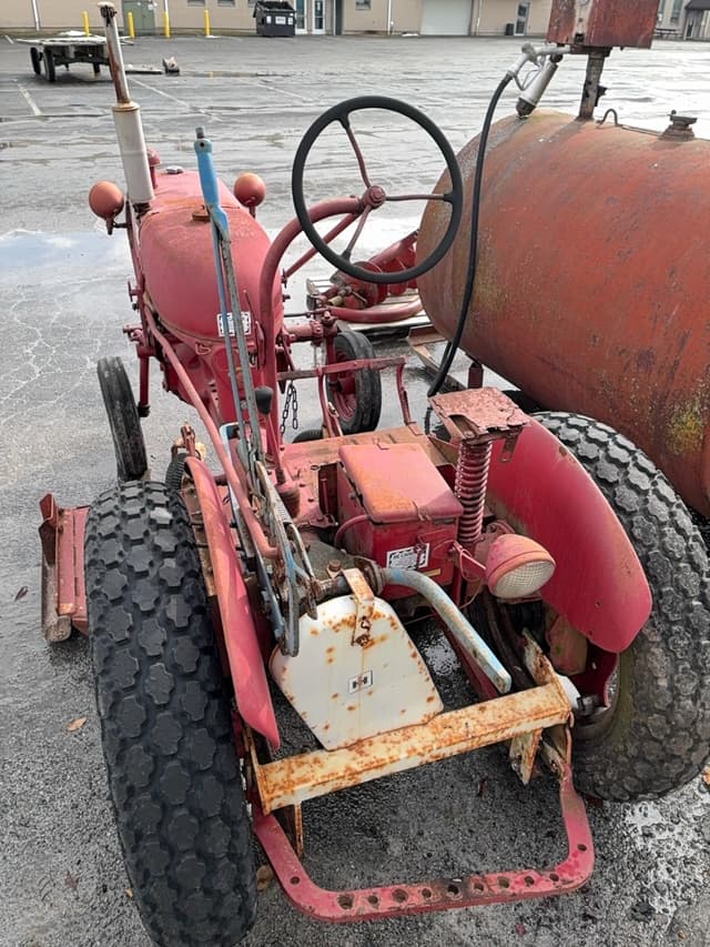 Image of Farmall Cub equipment image 2
