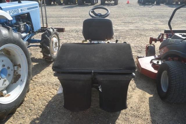 Image of Cub Cadet CC30H equipment image 2