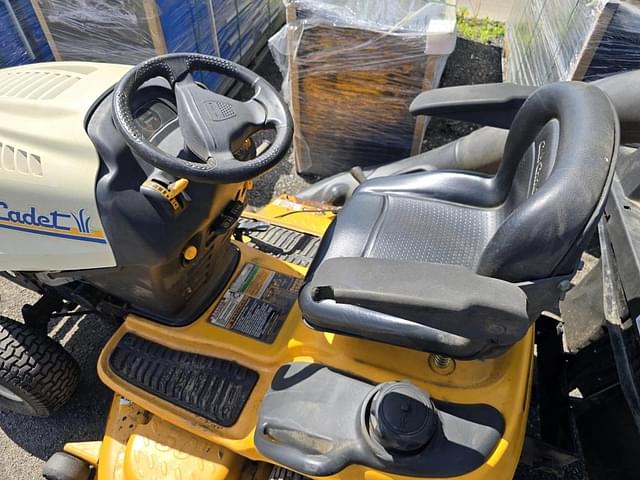 Image of Cub Cadet Super LT1550 equipment image 4