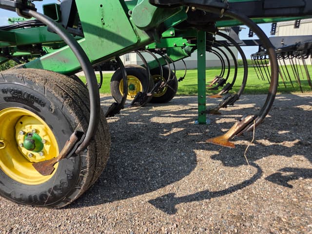 Image of John Deere 2210 equipment image 3